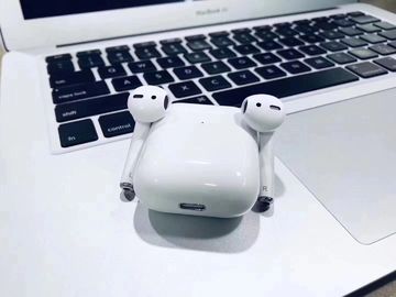 Κίνα Ασύρματη Bluetooth κάσκα Earbud ακουστικών στερεοφωνική με τη χρέωση του κιβωτίου Mic για το iPhone και τα αρρενωπά τηλέφωνα Airpod προμηθευτής